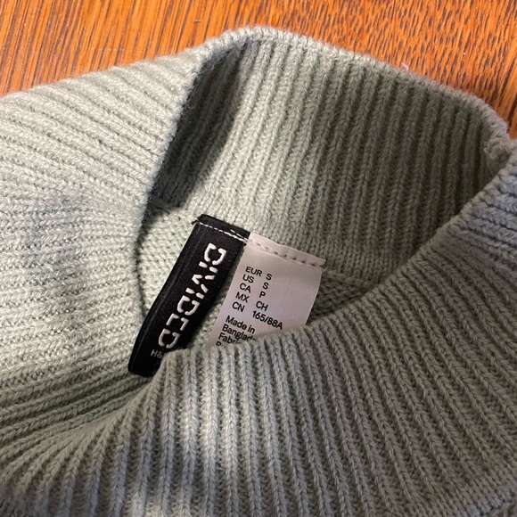 3 for 1 sweater bundle, Small - Picture 6 of 12